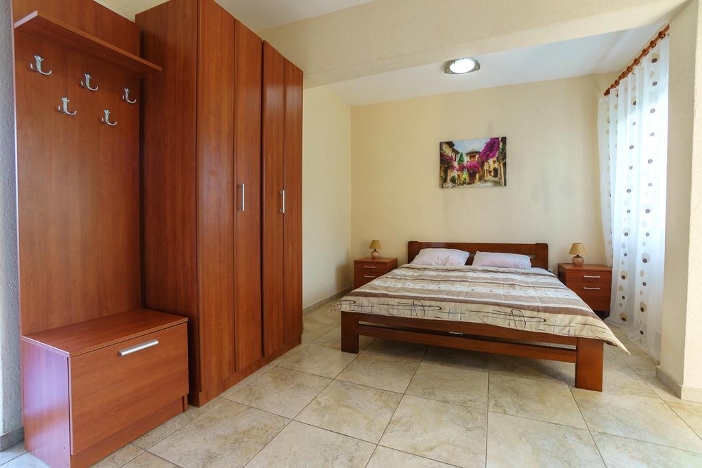 Apartments Lora Bar Zewnętrze zdjęcie