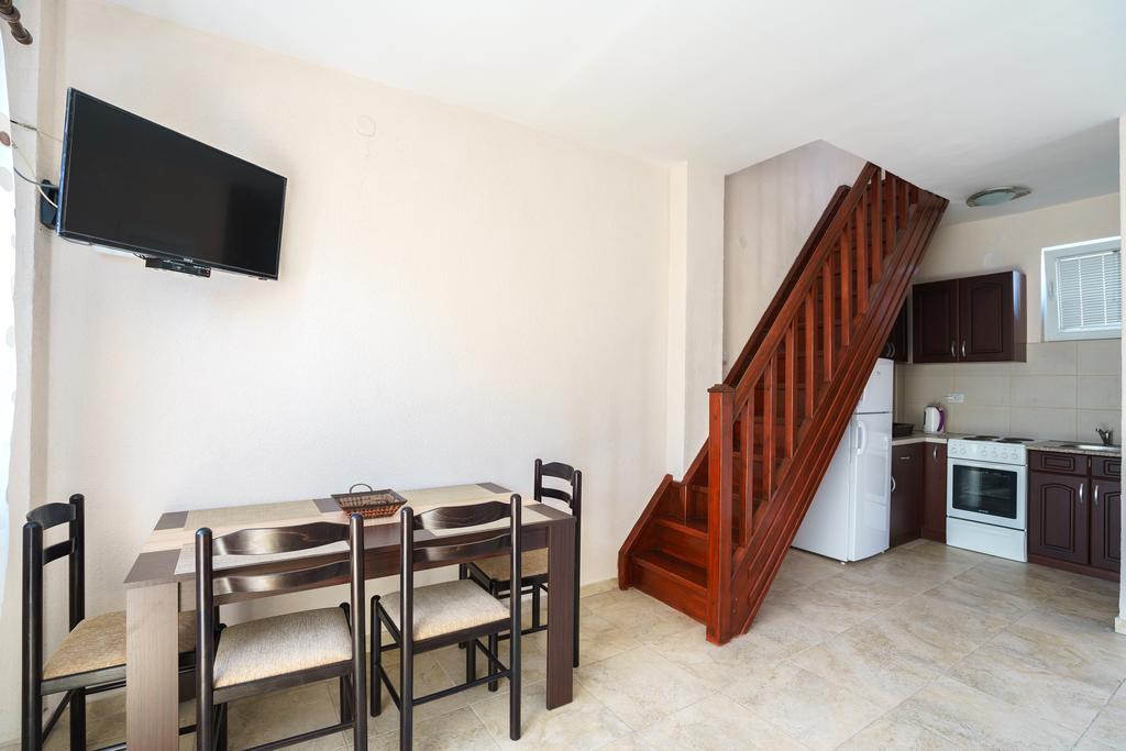 Apartments Lora Bar Zewnętrze zdjęcie